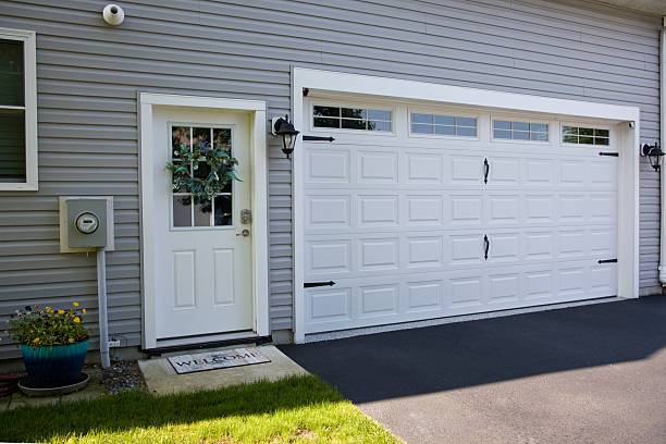 24/7 Emergency Garage Door Panel Replacement experts in Rushville, IL